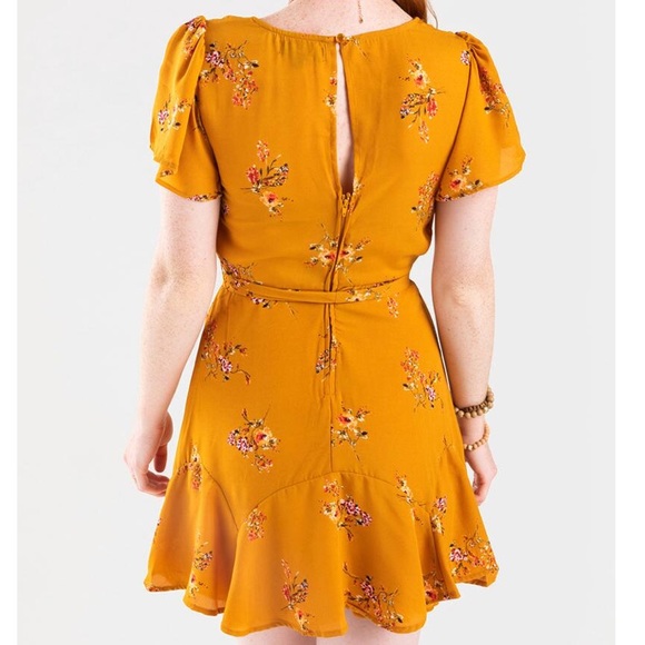 🌸 3/$15 NWT: Francesca’s Floral Golden Goddess Mini Dress - Picture 5 of 9